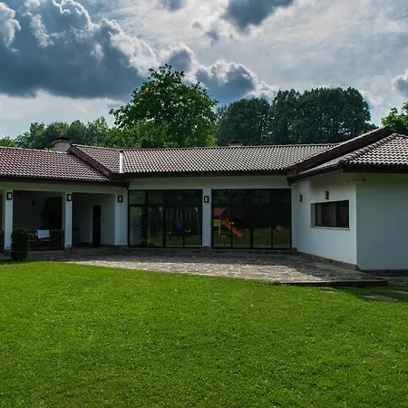 Semesterbostad Gabarite Village *